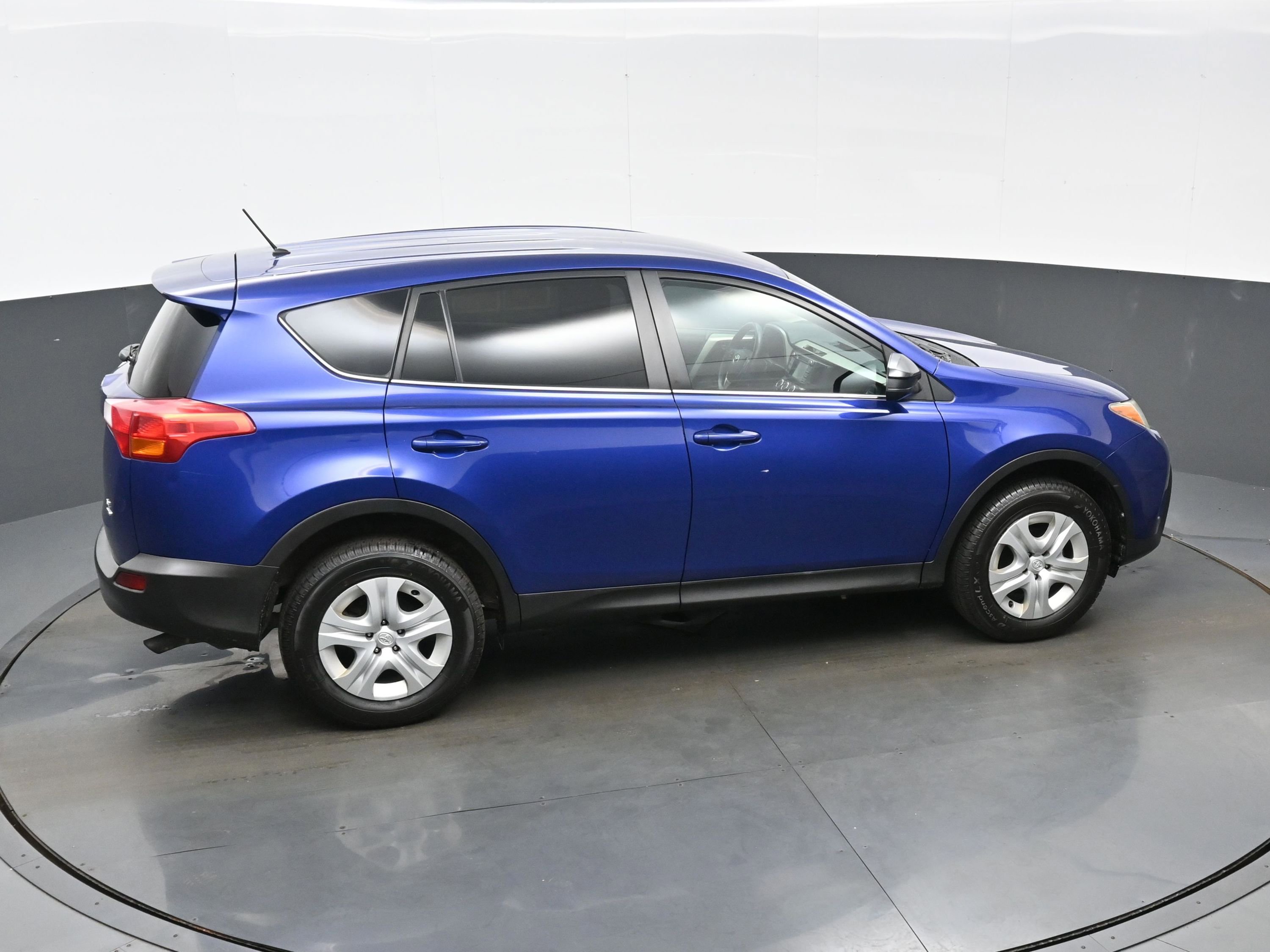 Used 2015 Toyota RAV4 LE AWD/4WD image 35