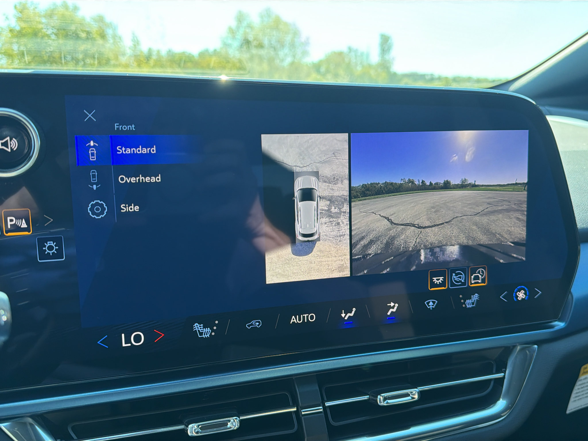 Used 2025 Chevrolet Equinox EV LT w/ LPO, Blackout Package FWD image 24
