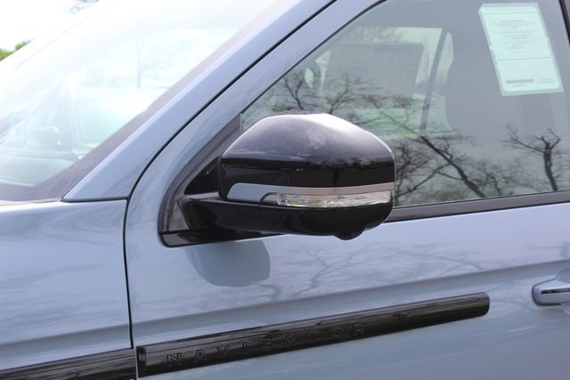 New 2026 Lincoln Navigator Reserve w/ Jet Appearance Package AWD/4WD image 11