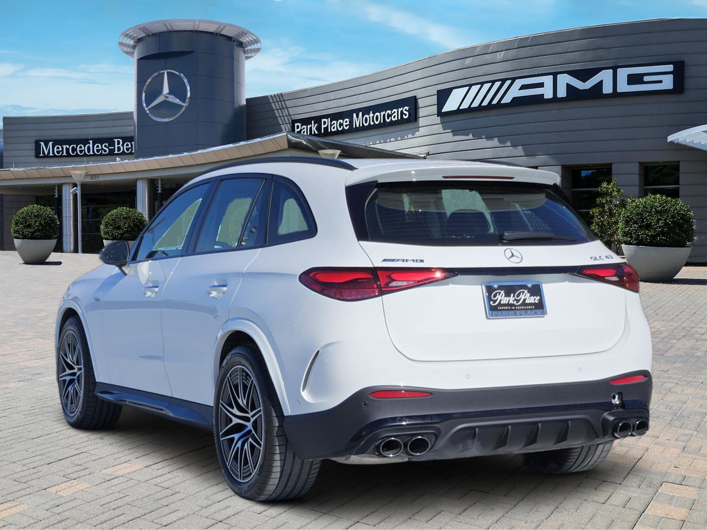 Used 2025 Mercedes-Benz GLC 43 AMG 4MATIC image 4