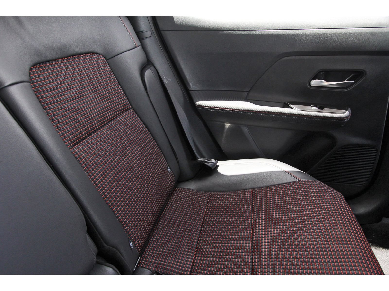 Certified 2025 Nissan Kicks SR FWD image 15