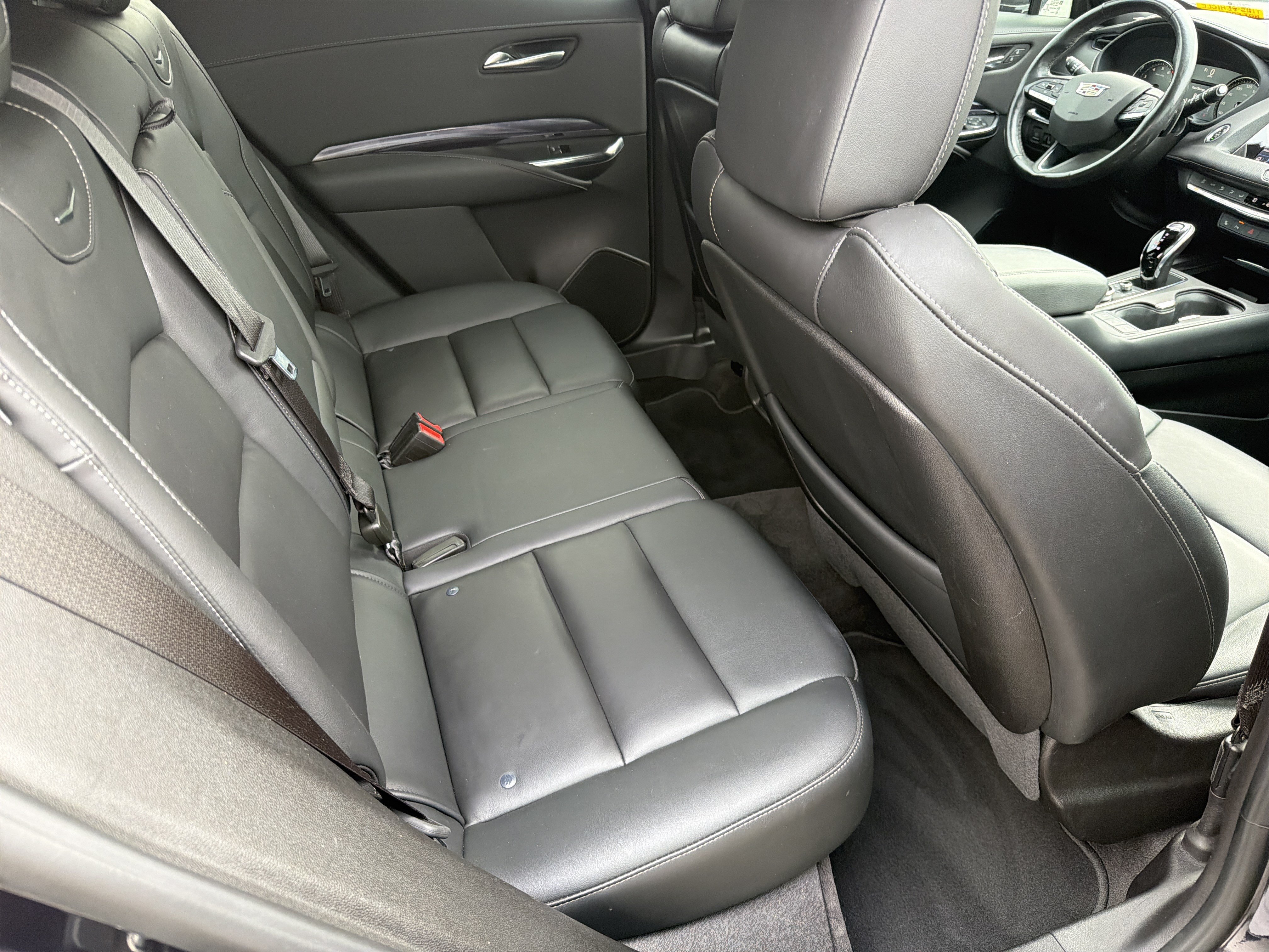 Used 2023 Cadillac XT4 Luxury w/ Cold Weather Package FWD image 16