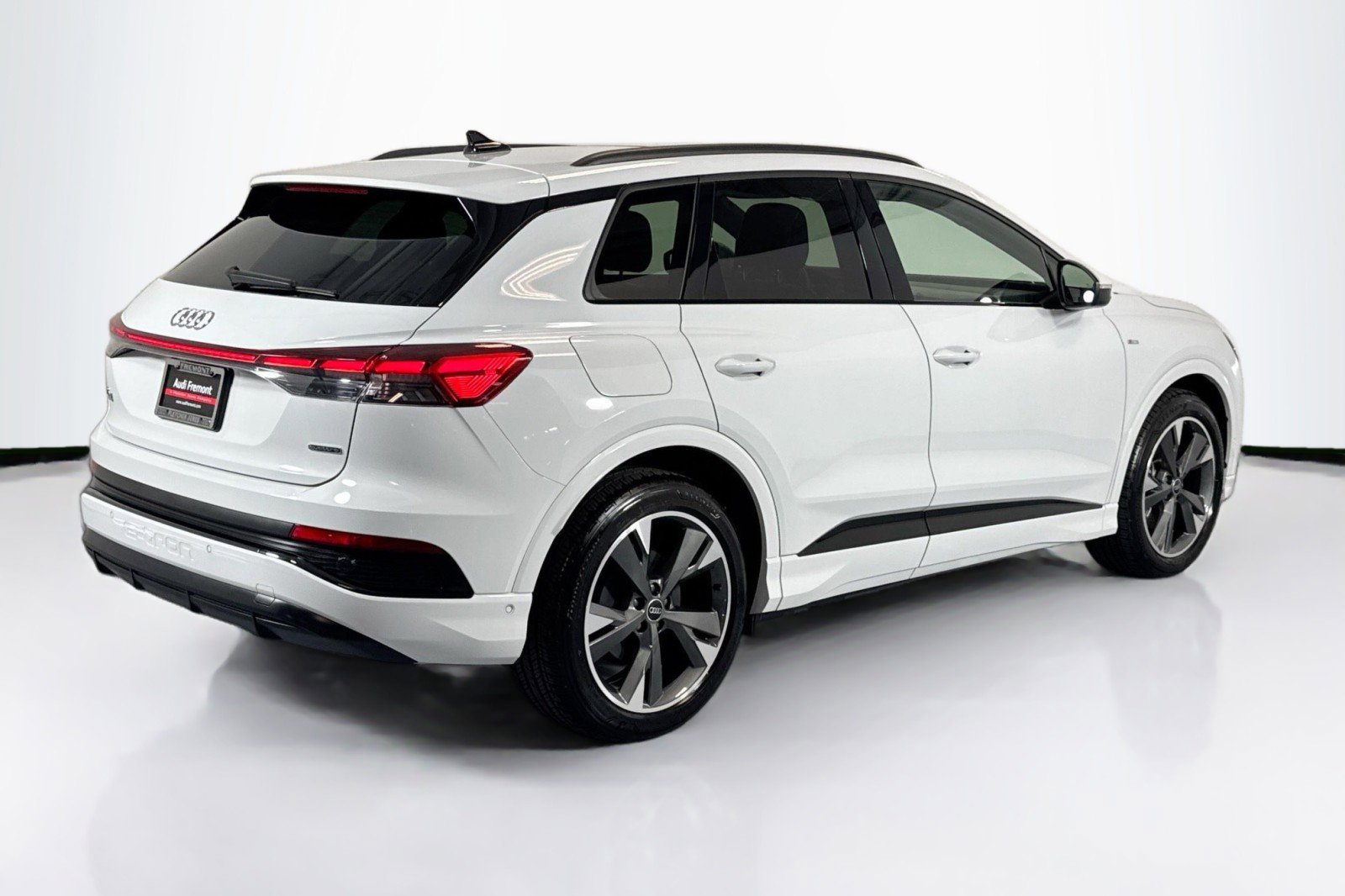 Used 2024 Audi Q4 e-tron Premium Plus image 5