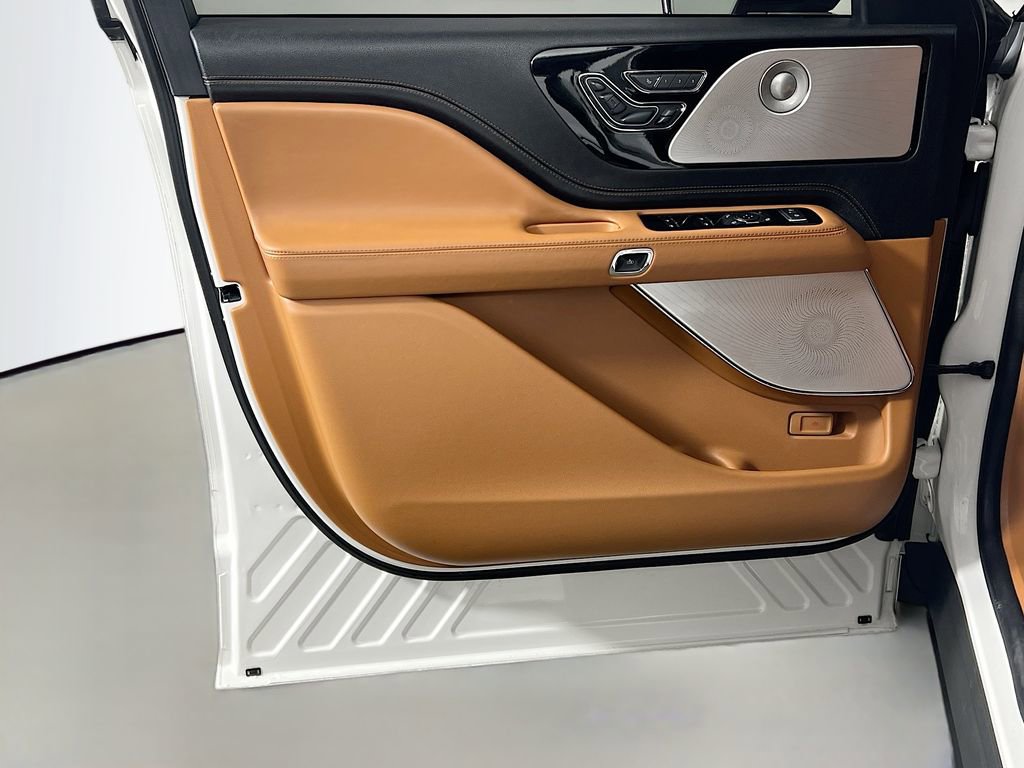 Used 2023 Lincoln Aviator Black Label w/ Dynamic Handling Package image 18