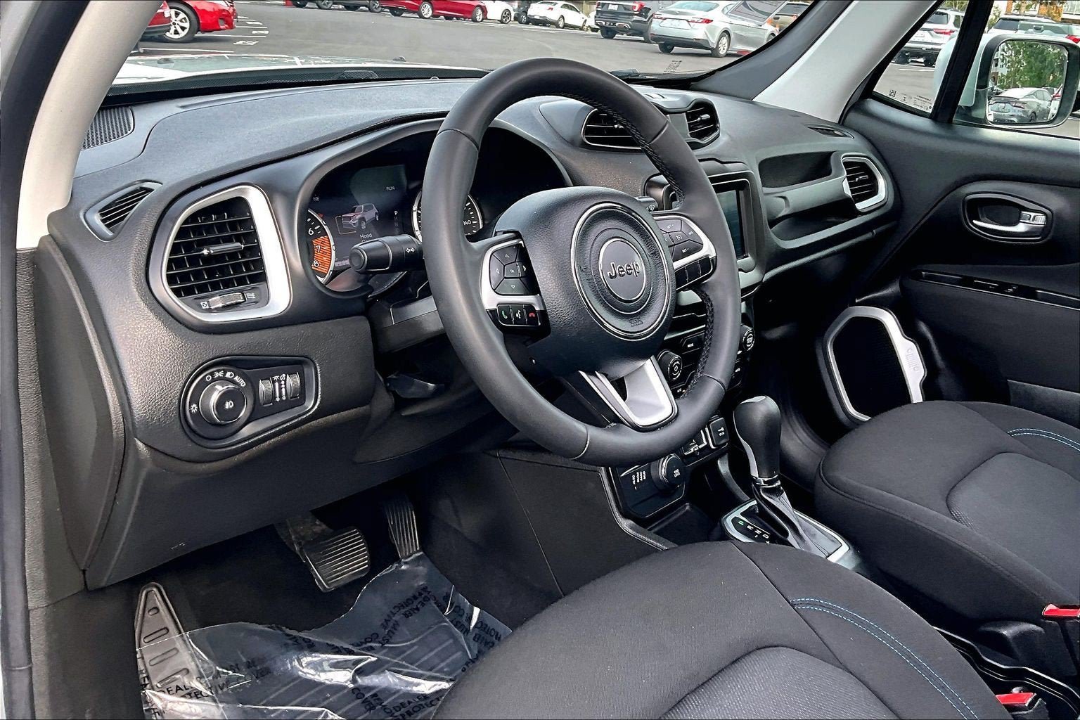 Used 2021 Jeep Renegade Latitude AWD/4WD image 12