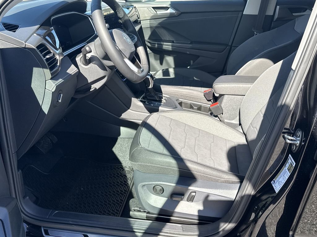 New 2026 Volkswagen Taos SE image 12