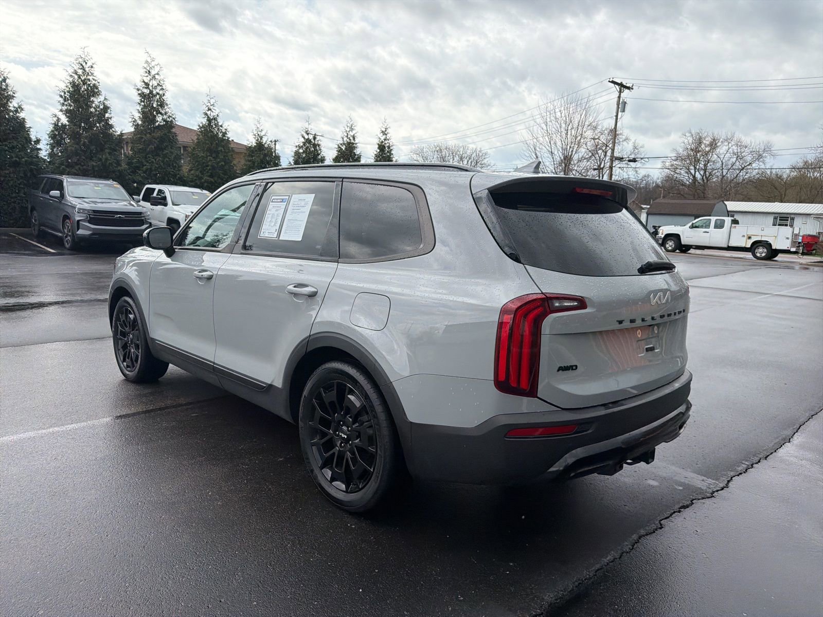 Used 2022 Kia Telluride SX w/ SX Prestige Package image 3
