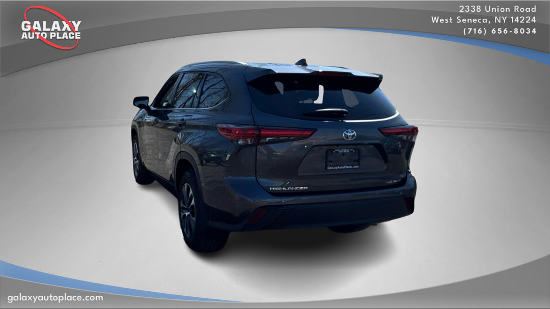 Used 2022 Toyota Highlander XLE image 7