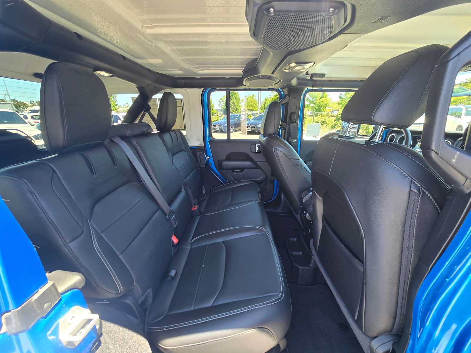 Used 2022 Jeep Wrangler Unlimited Sahara AWD/4WD image 12