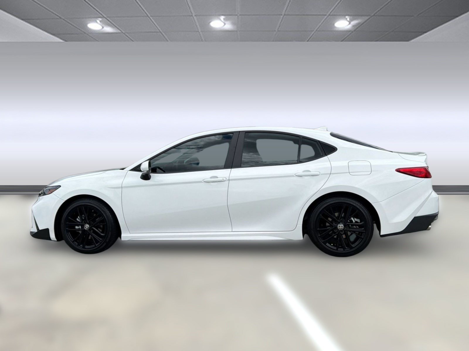 Used 2025 Toyota Camry SE w/ Multimedia Upgrade Package FWD image 2