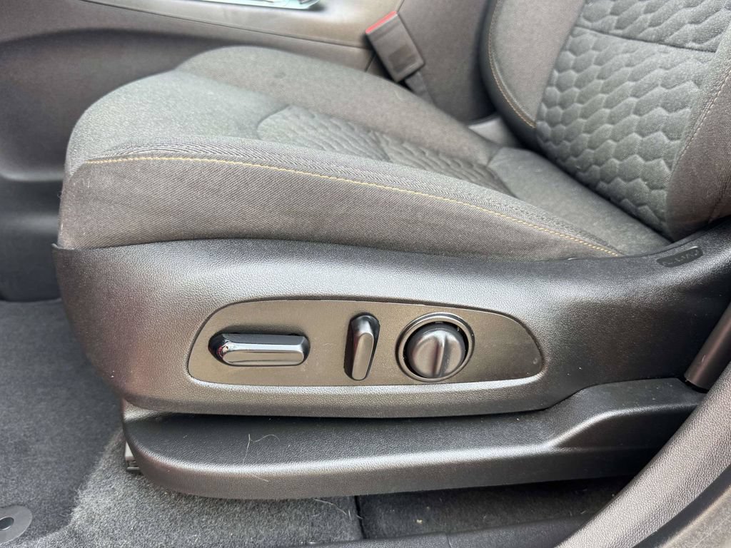 Used 2020 Chevrolet Equinox LT w/ Driver Convenience Package FWD image 21