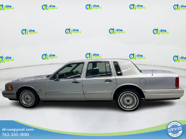 Used 1994 Lincoln Town Car Signature RWD image 9
