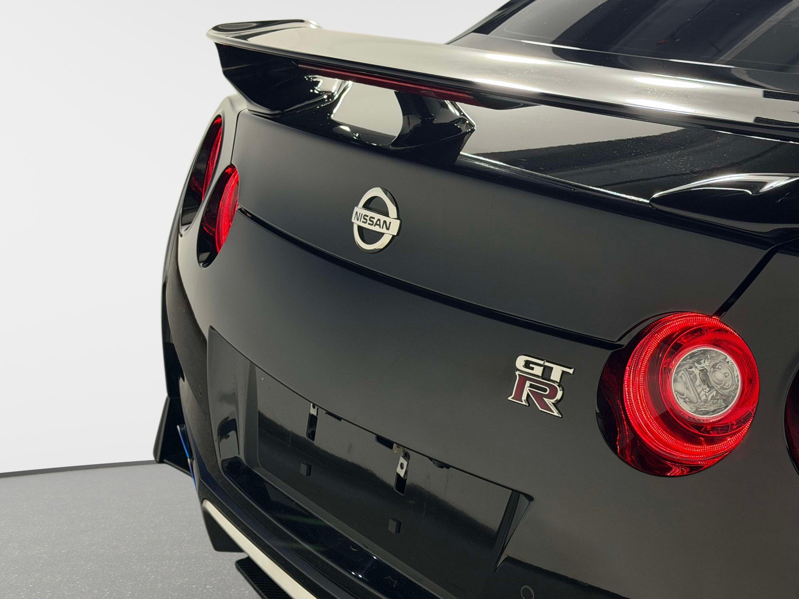 Used 2021 Nissan GT-R Premium AWD/4WD image 16
