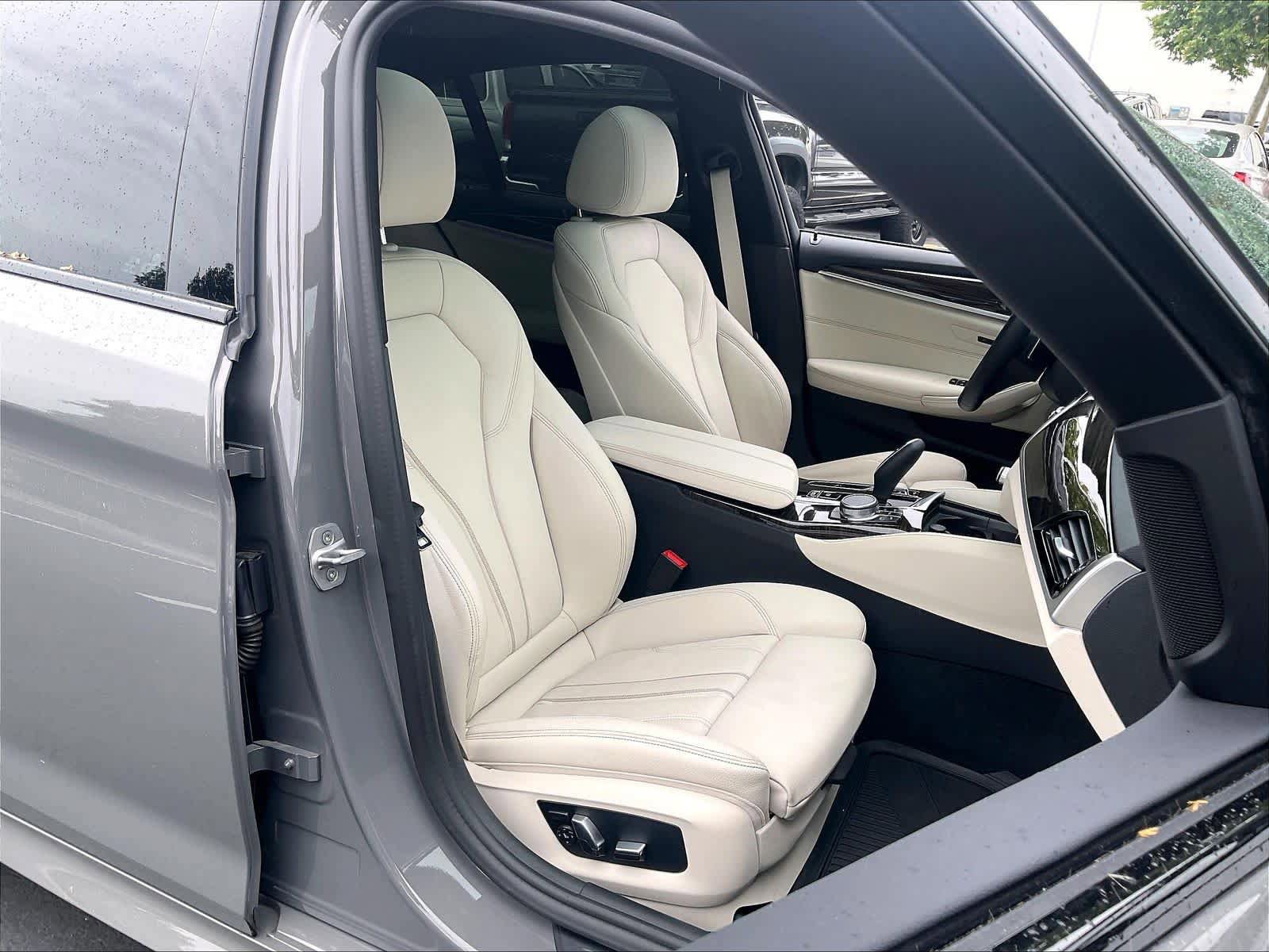 Used 2022 BMW 540i w/ M Sport Package RWD image 9