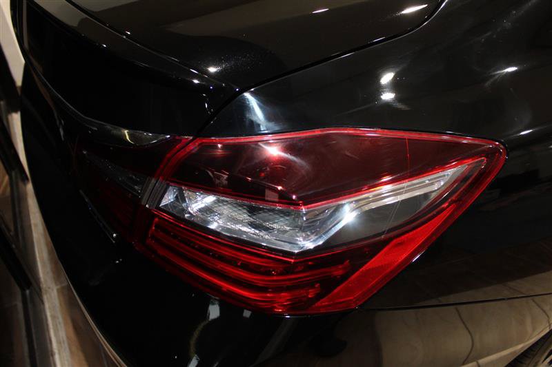 Used 2017 Honda Accord Touring image 11