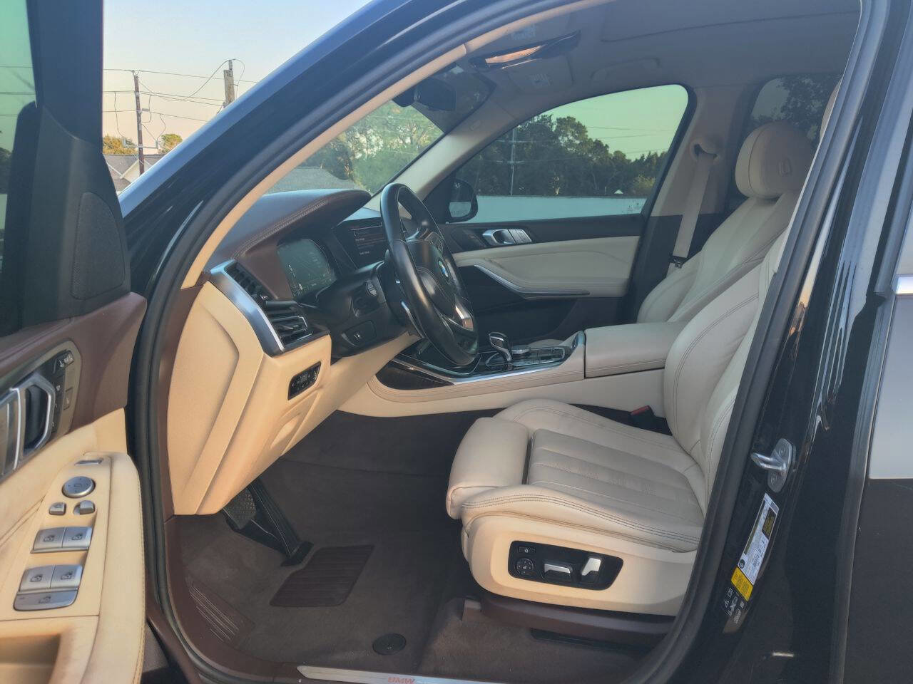 Used 2019 BMW X7 xDrive40i w/ Cold Weather Package image 17