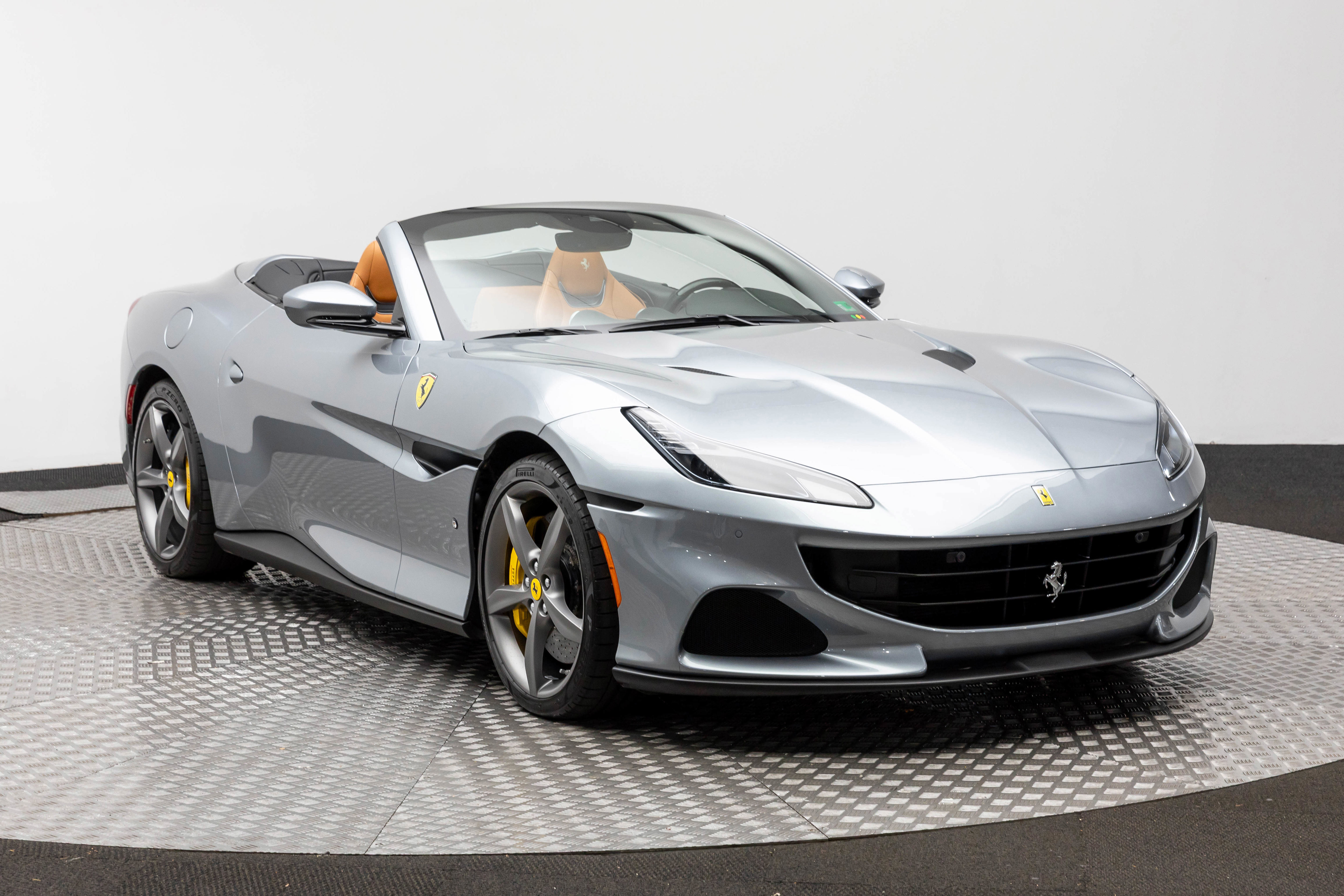 Certified 2022 Ferrari Portofino M image 11