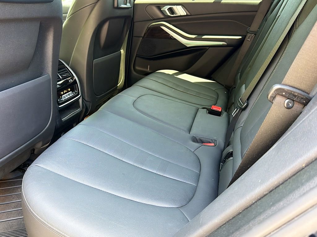 Used 2021 BMW X5 xDrive40i w/ M Sport Package AWD/4WD image 24