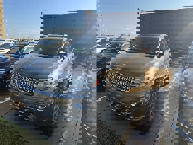 Used 2018 Jeep Grand Cherokee Overland image 3