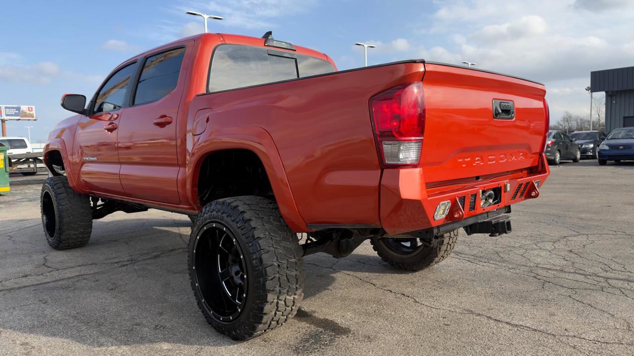 Used 2017 Toyota Tacoma TRD Sport w/ Tow Package (A/T) image 6