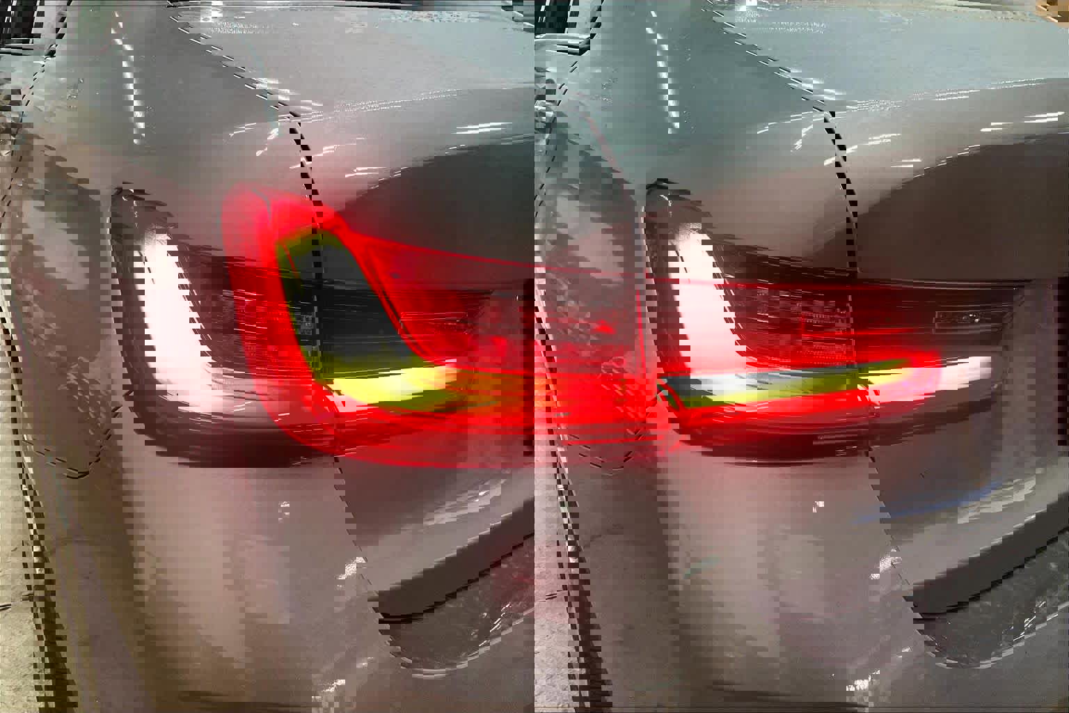 Used 2023 BMW 330e image 31