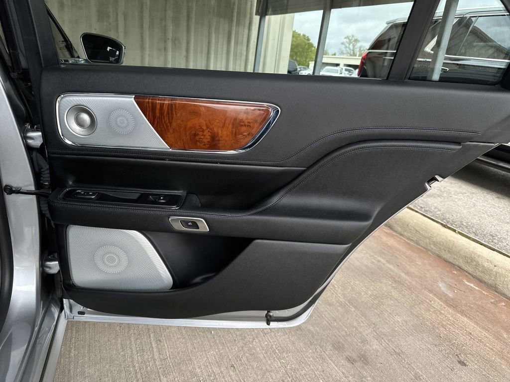 Used 2020 Lincoln Continental Reserve w/ Luxury Package image 32