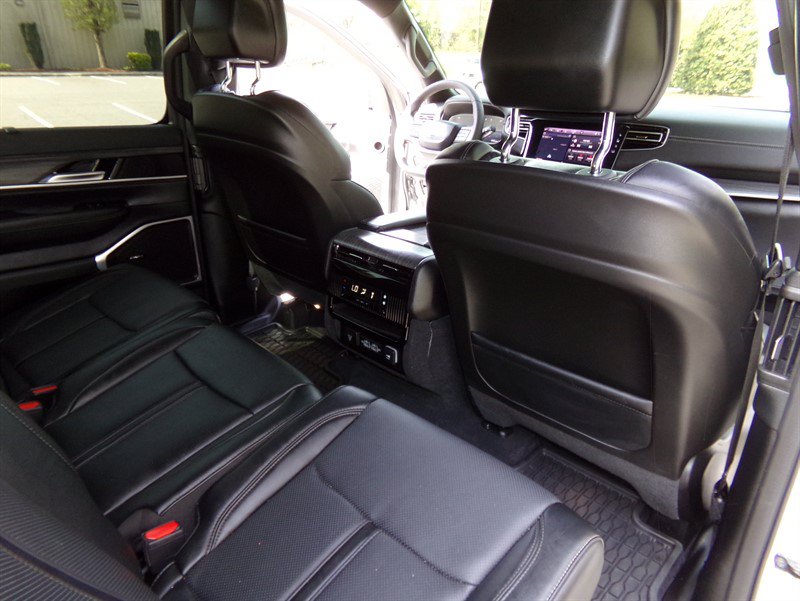 Used 2023 Jeep Wagoneer Series III w/ Convenience Group I AWD/4WD image 27
