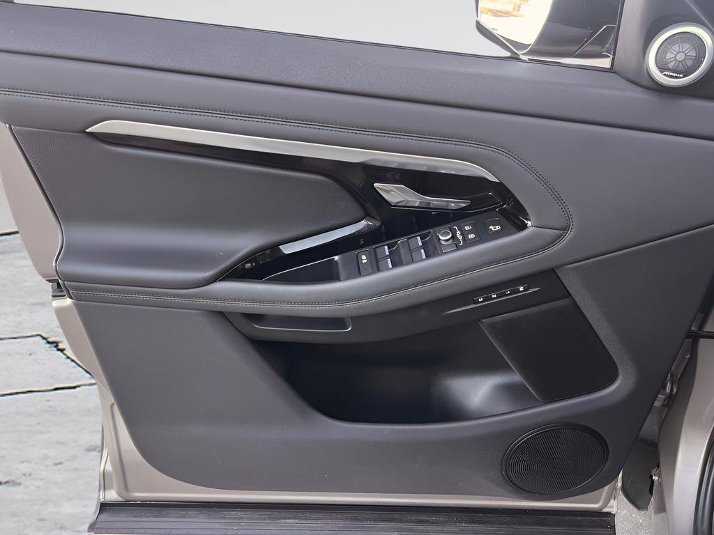 Used 2022 Land Rover Range Rover Evoque S image 36