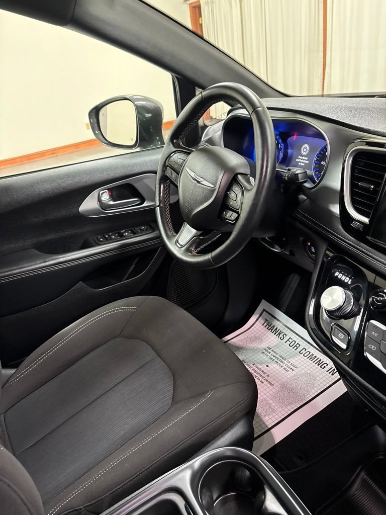 Used 2021 Chrysler Pacifica Touring w/ S Appearance Package FWD image 26
