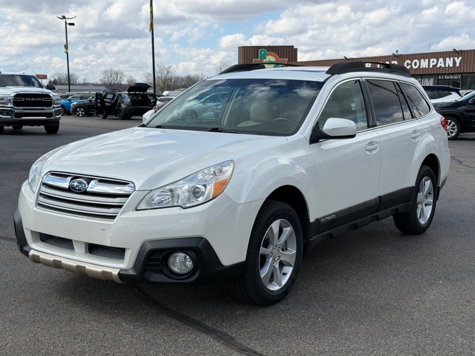 Used 2013 Subaru Outback 3.6R Limited w/ Moonroof Pkg image 4