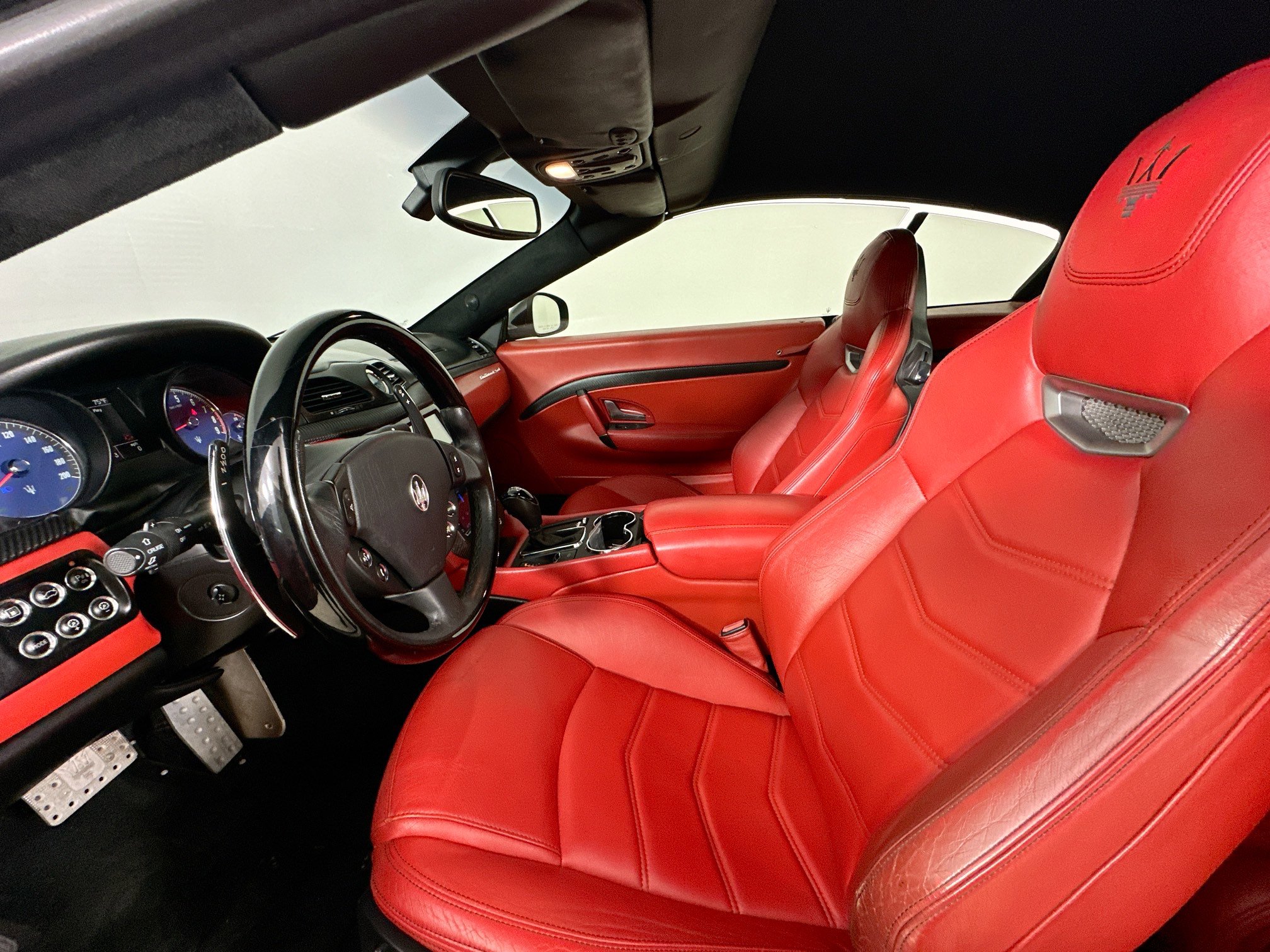 Used 2015 Maserati GranTurismo Sport RWD image 29