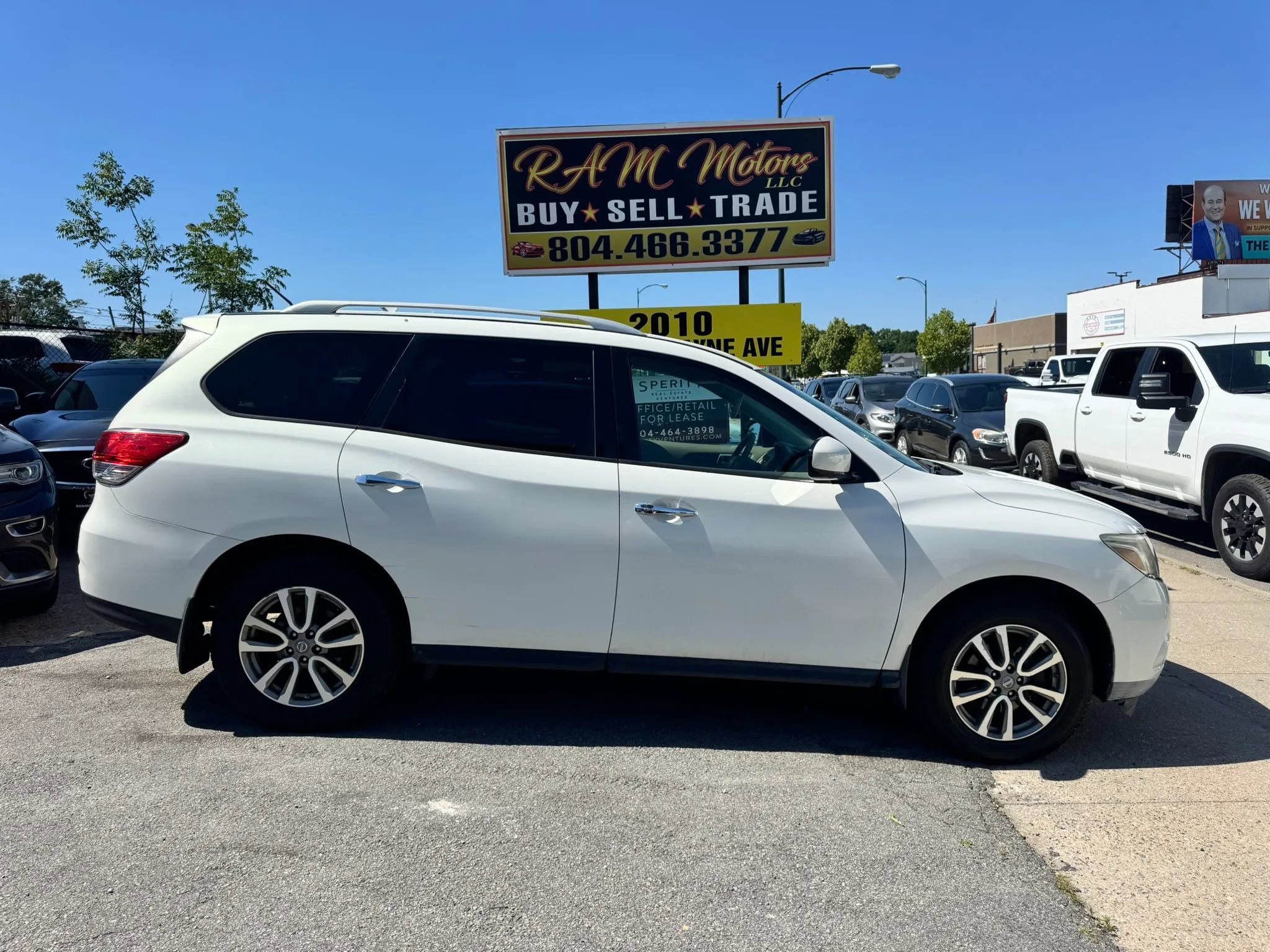 Used 2014 Nissan Pathfinder SV AWD/4WD image 2