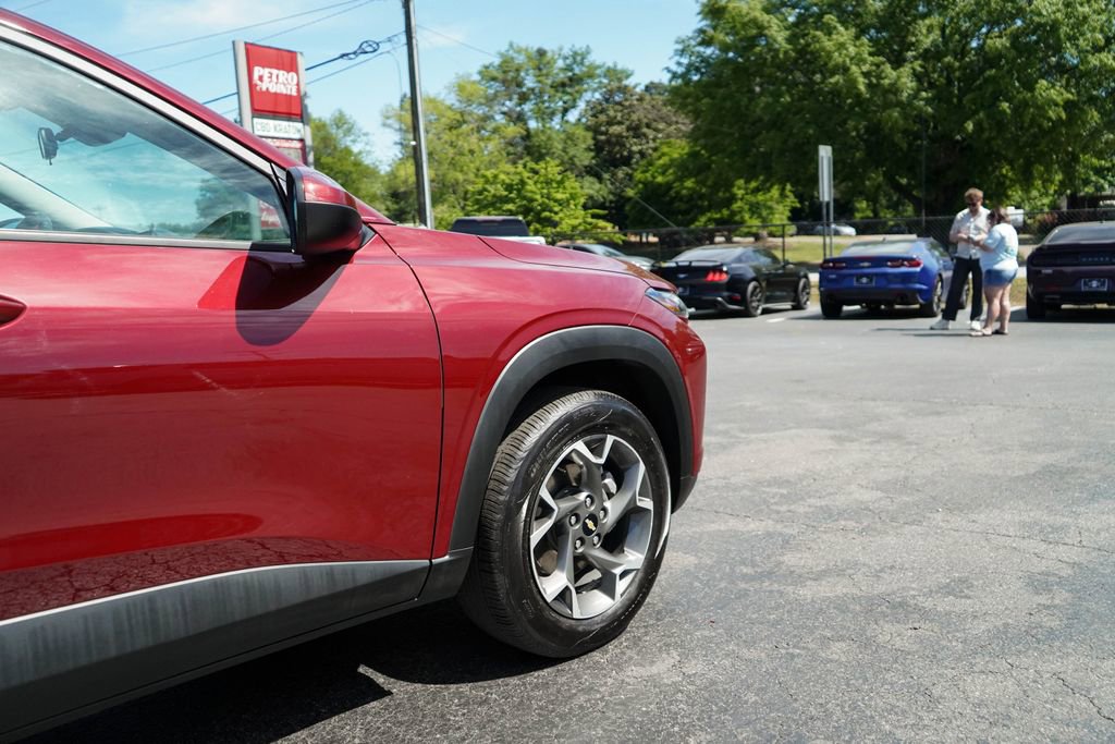 Used 2025 Chevrolet Trax LT w/ Driver Confidence Package FWD image 11