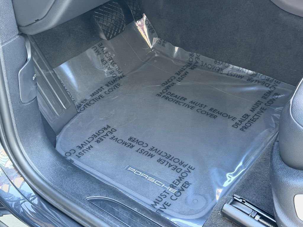 Used 2022 Porsche Macan w/ Premium Package image 29