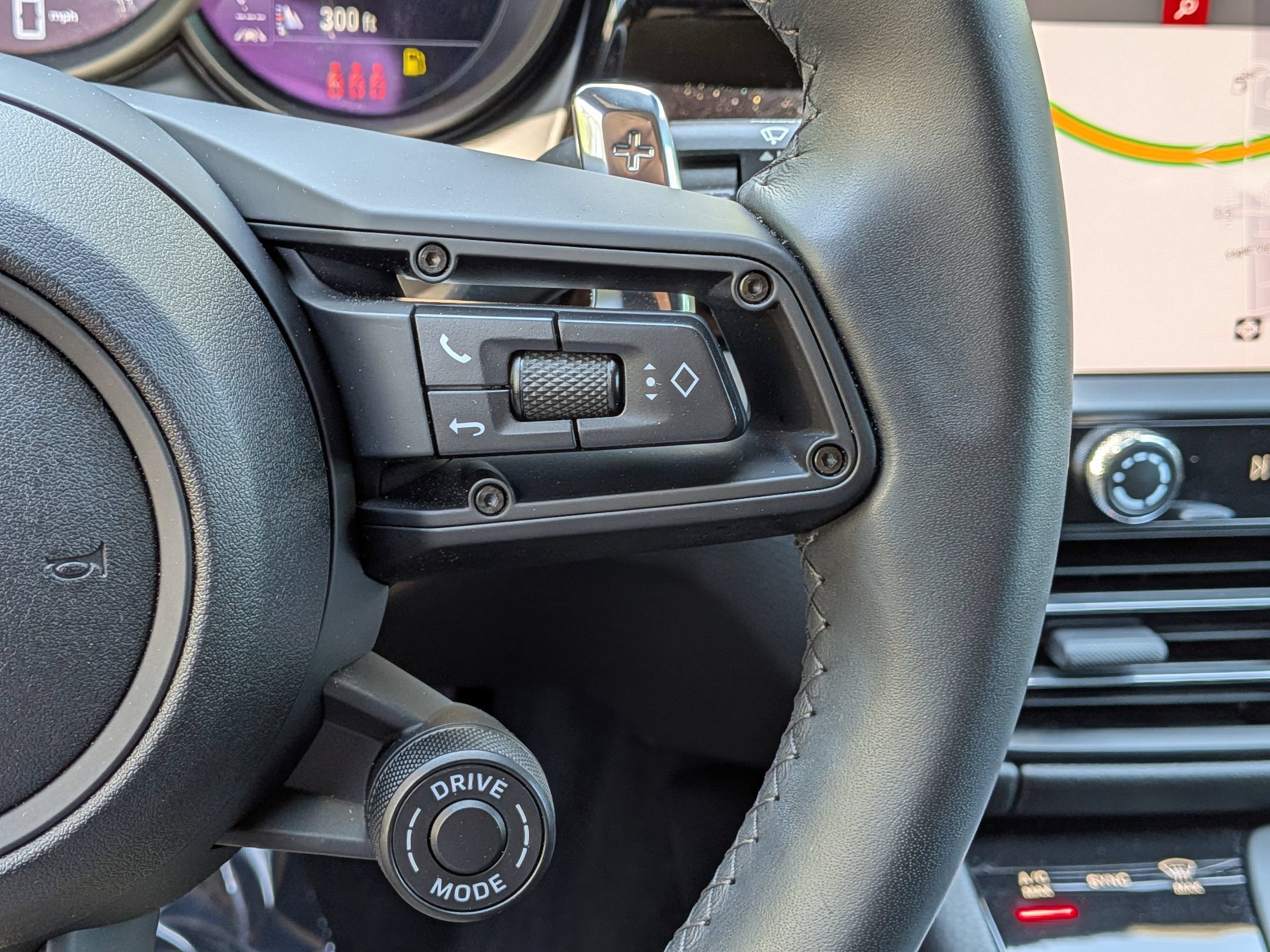 Certified 2025 Porsche Macan Turbo AWD/4WD image 10