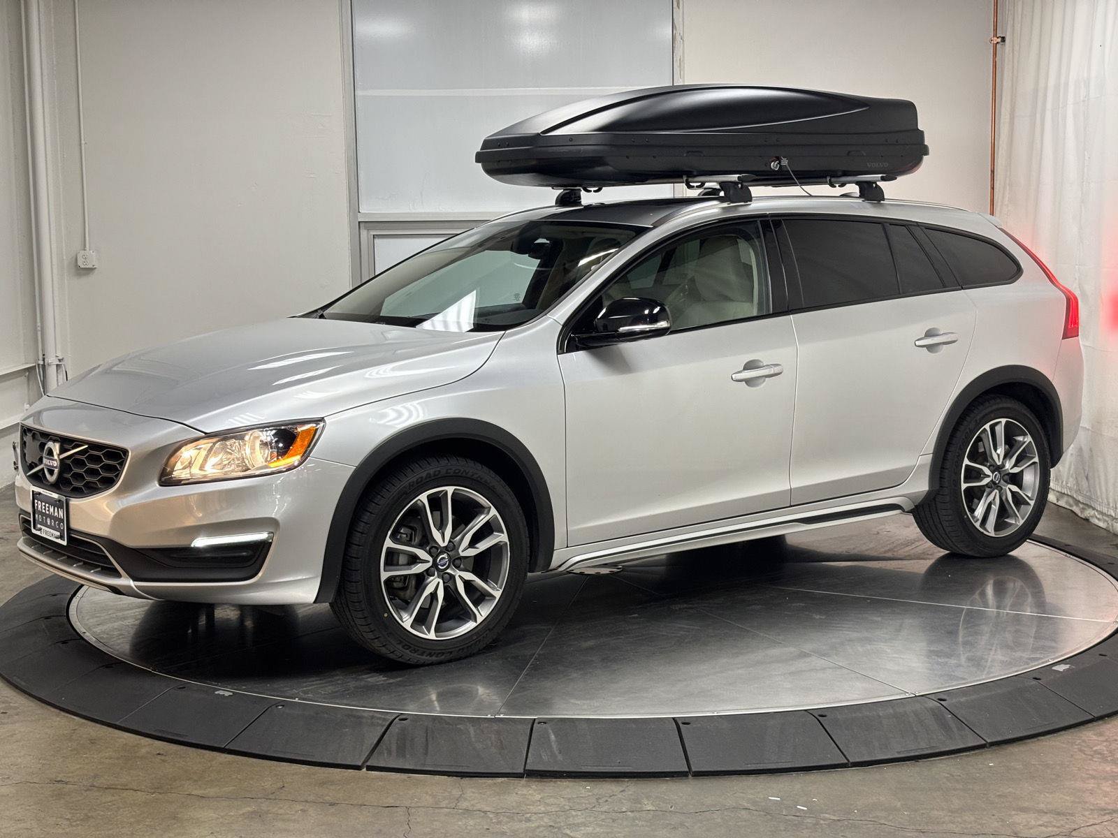 Used 2017 Volvo V60 T5 Cross Country w/ Convenience Package AWD/4WD image 3