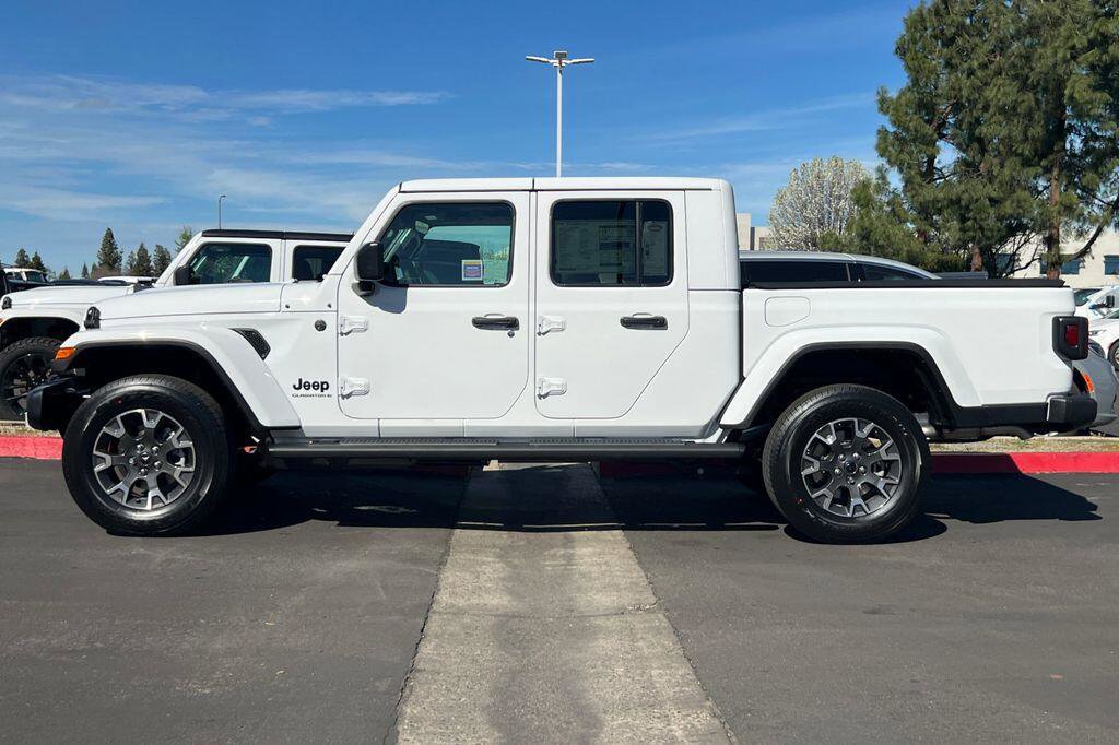 New 2026 Jeep Gladiator Sport AWD/4WD image 7
