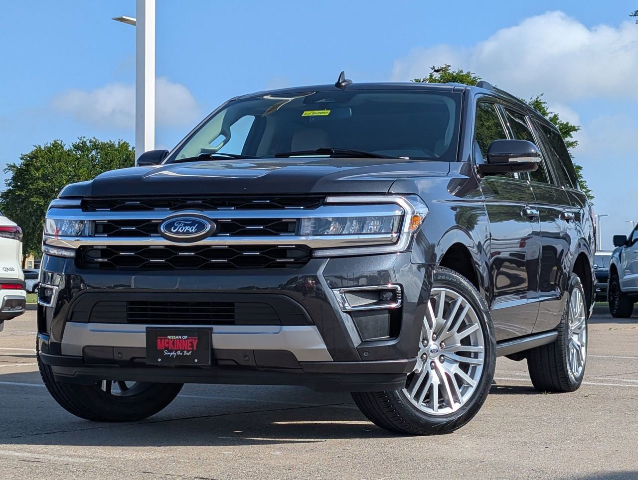 Used 2024 Ford Expedition Limited image 2