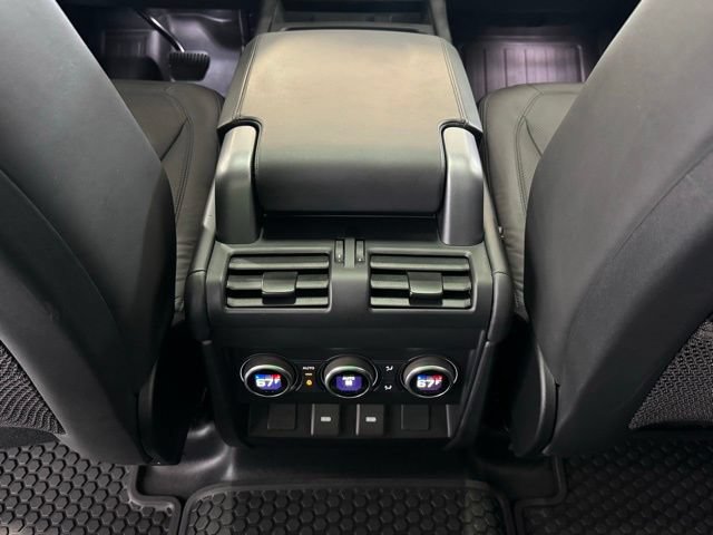 New 2024 Land Rover Defender 110 SE AWD/4WD image 31