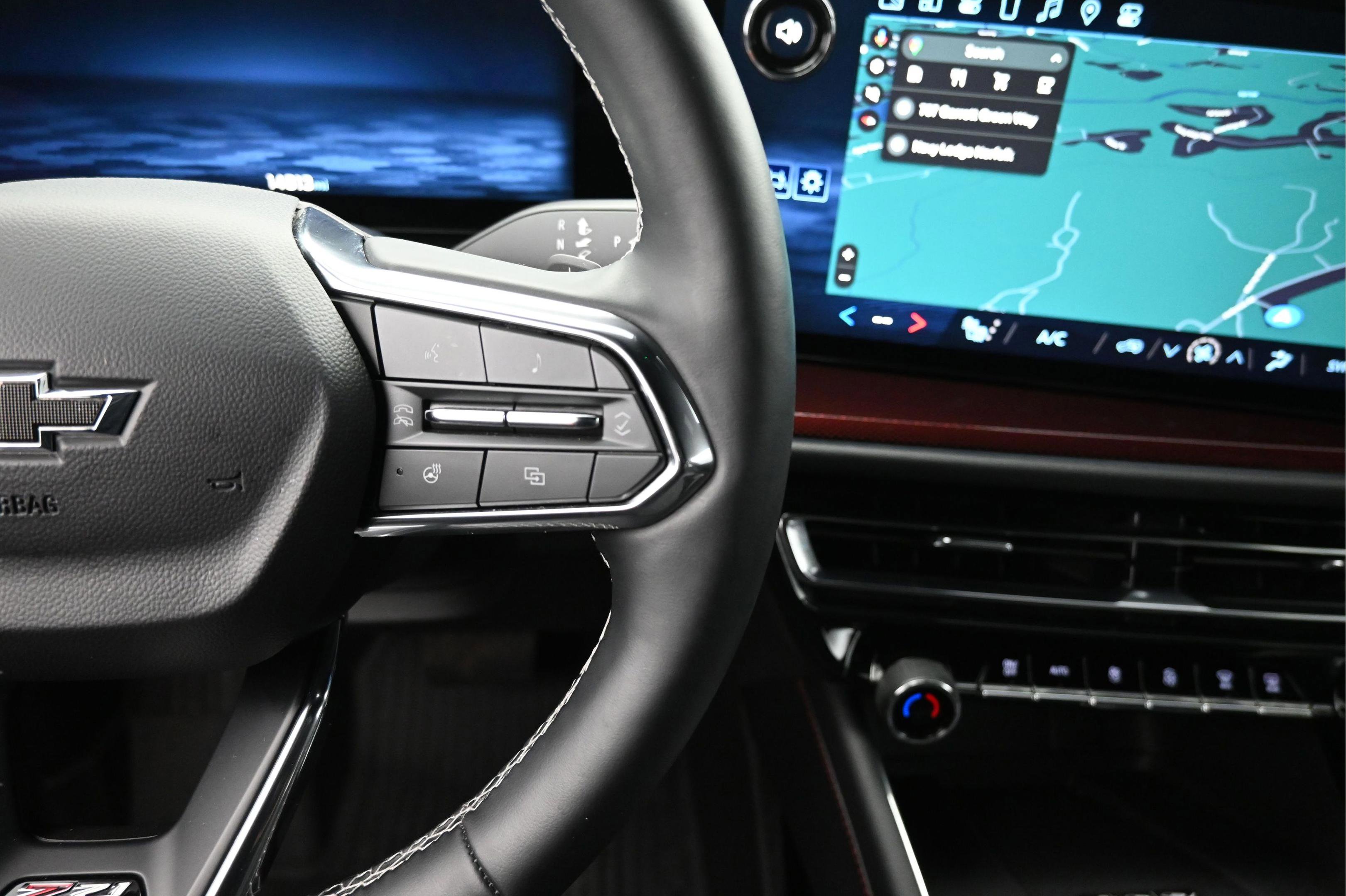 Used 2025 Chevrolet Traverse Z71 image 19