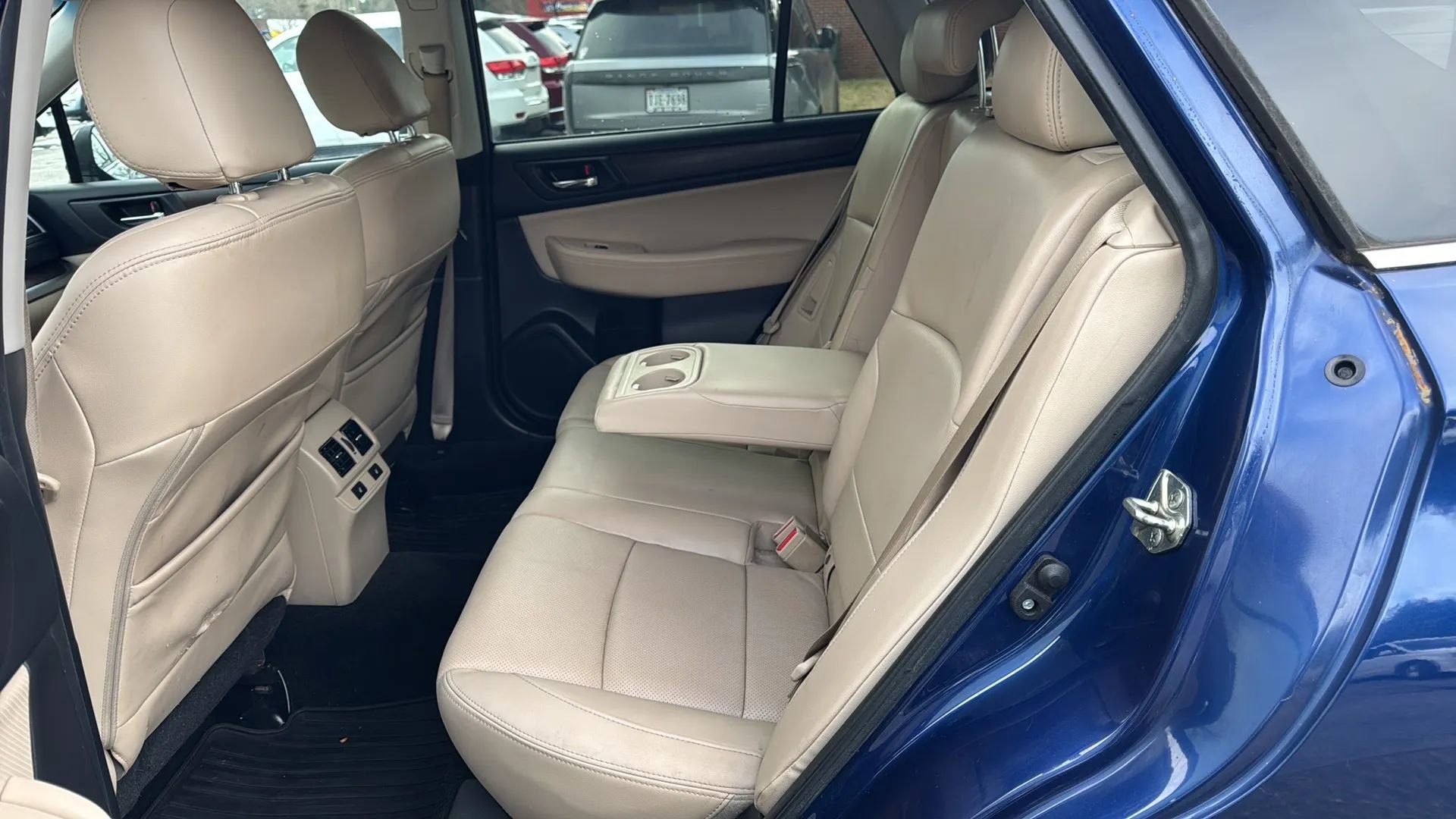 Used 2015 Subaru Outback 3.6R Limited image 11