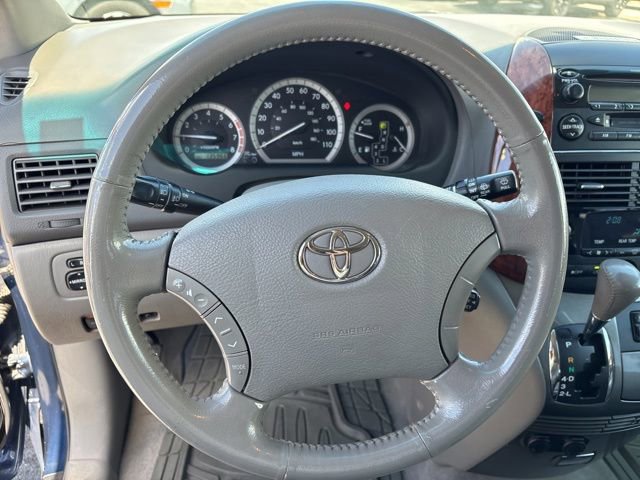 Used 2004 Toyota Sienna XLE FWD image 15