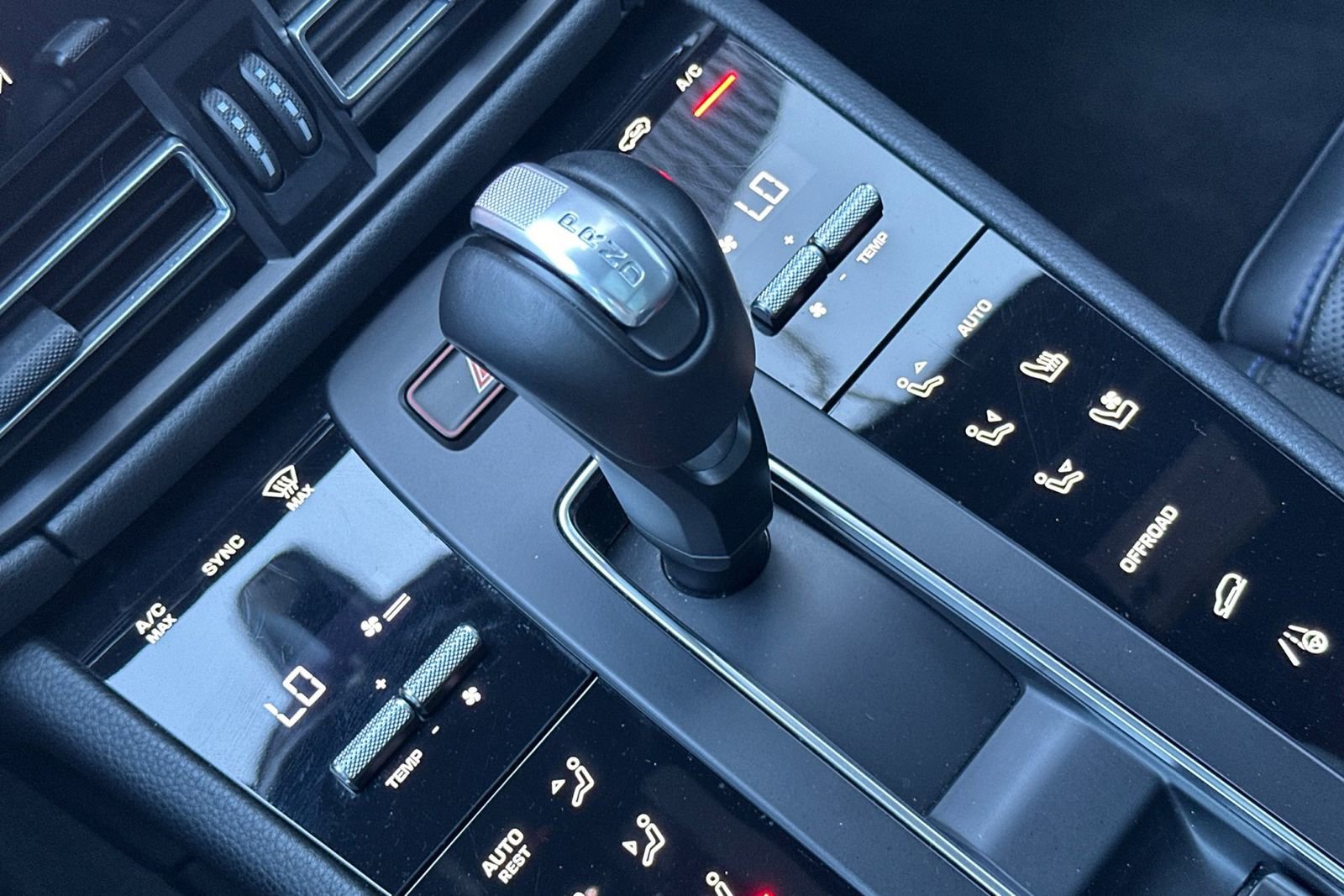 Used 2024 Porsche Macan image 28