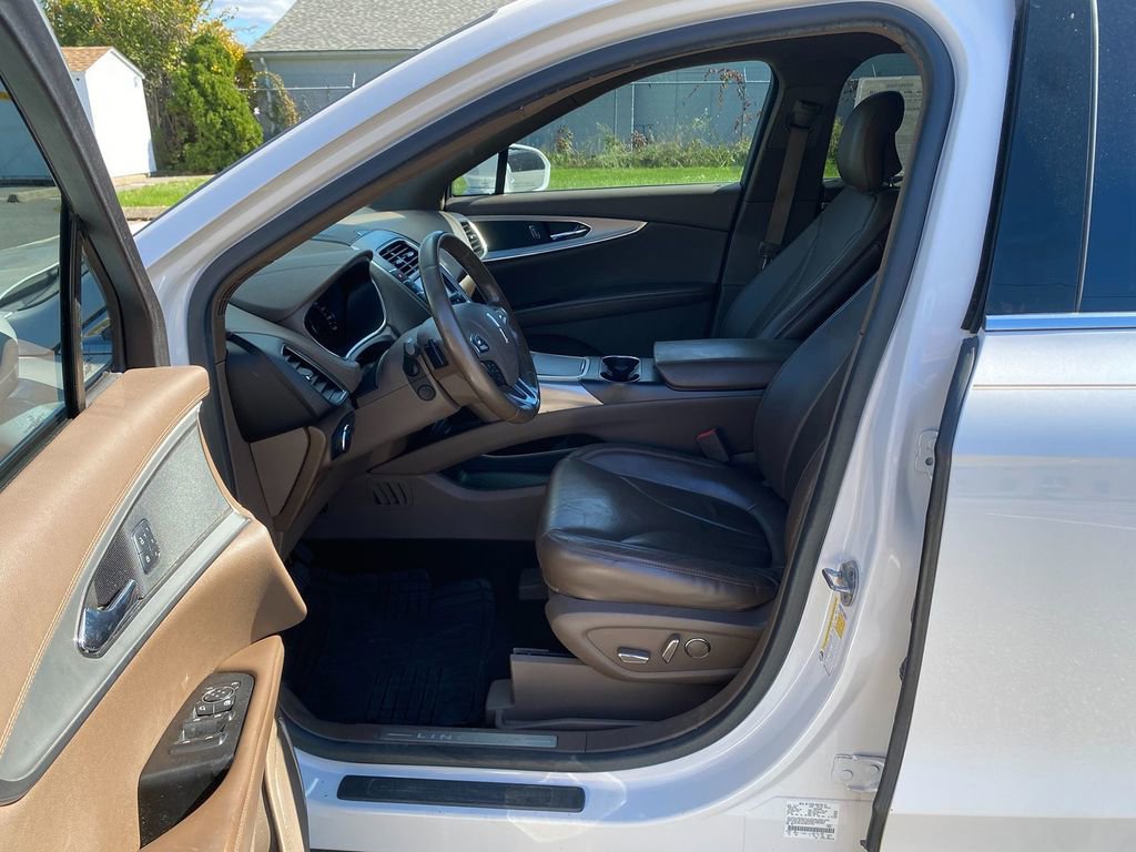 Used 2016 Lincoln MKX Reserve w/ Cargo Utility Package image 12