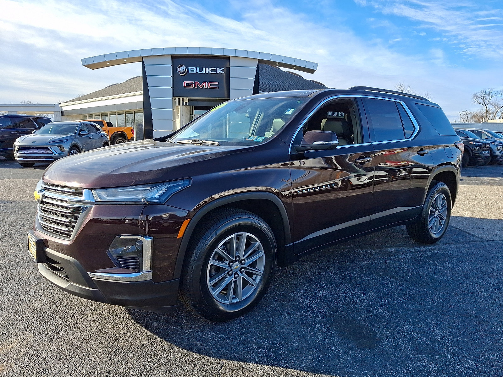 Used 2022 Chevrolet Traverse LT image 3