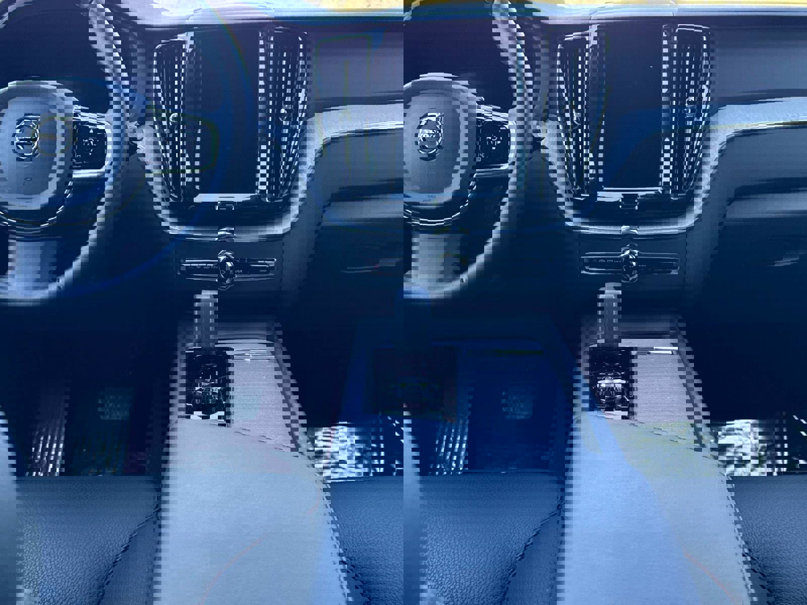 Certified 2025 Volvo XC60 B5 Plus image 14