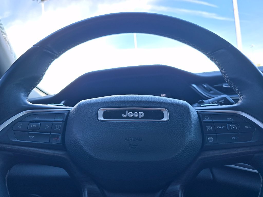 Used 2022 Jeep Grand Cherokee L Limited w/ Black Appearance Package AWD/4WD image 25