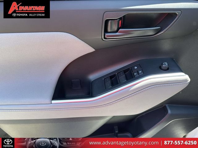 Used 2023 Toyota Highlander LE AWD/4WD image 21