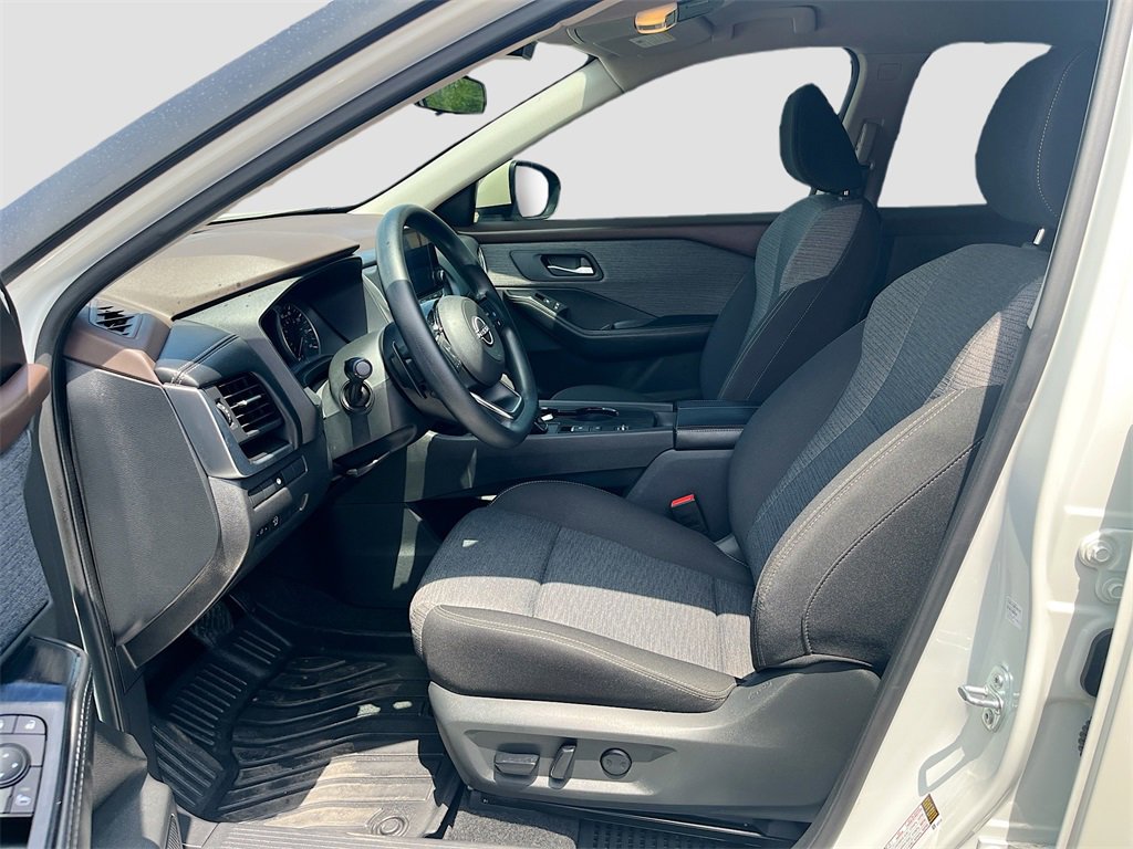 Used 2023 Nissan Rogue SV image 20