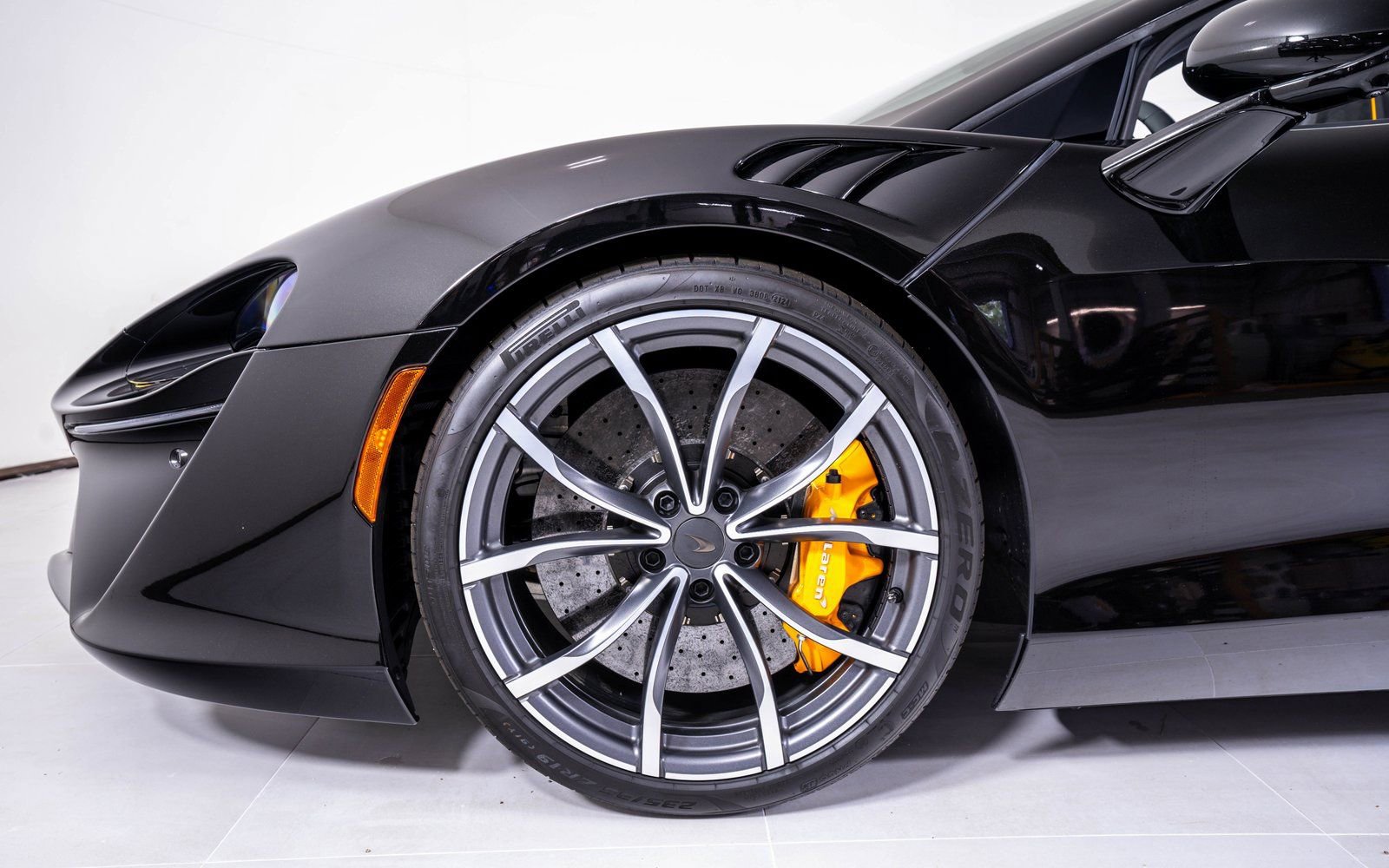 Used 2025 McLaren Artura Spider image 14